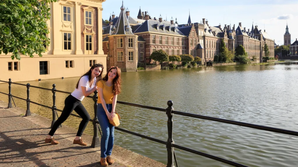 Sex advertenties met thuisontvangst in Den Haag van een vrouw bij het Binnenhof en de Hofvijver